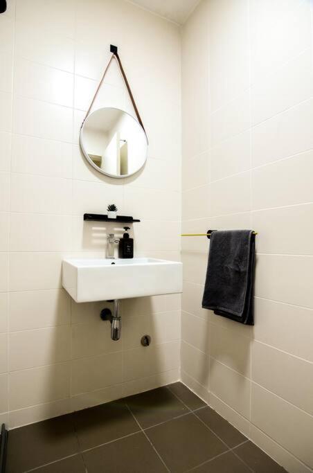 Apartment Kl Art Nouveau Suite, Mrt, Free Parking, Self Check In Petaling Jaya