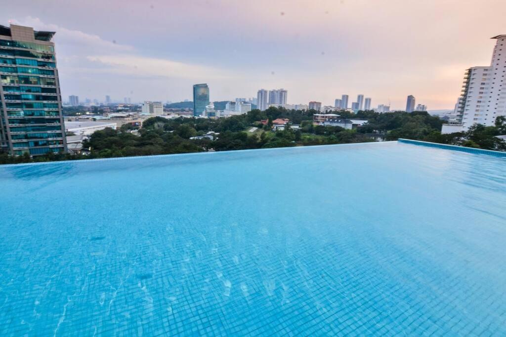 Apartment Kl Art Nouveau Suite, Mrt, Free Parking, Self Check In