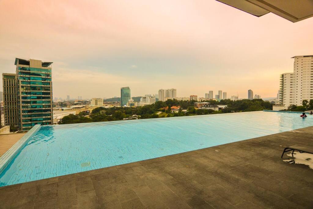Apartment Kl Art Nouveau Suite, Mrt, Free Parking, Self Check In *